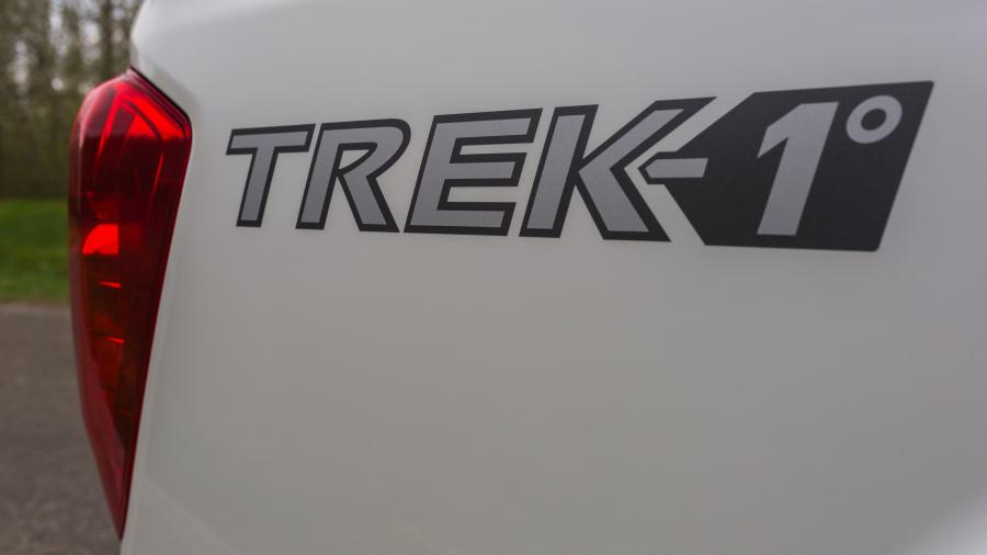 Логотип Nissan Navara Trek-1° 2017 года  (фото 16 из 18)
